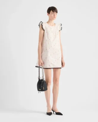 Μίνι φόρεμα από βαμβακερό μπατίστ με floral print Μίνι φόρεμα από βαμβακερό μπατίστ με floral print