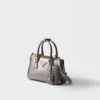 Μίνι τσάντα Prada Galleria από δέρμα Saffiano με γυαλιστερή επιφάνεια Μίνι τσάντα Prada Galleria από δέρμα Saffiano με γυαλιστερή επιφάνεια