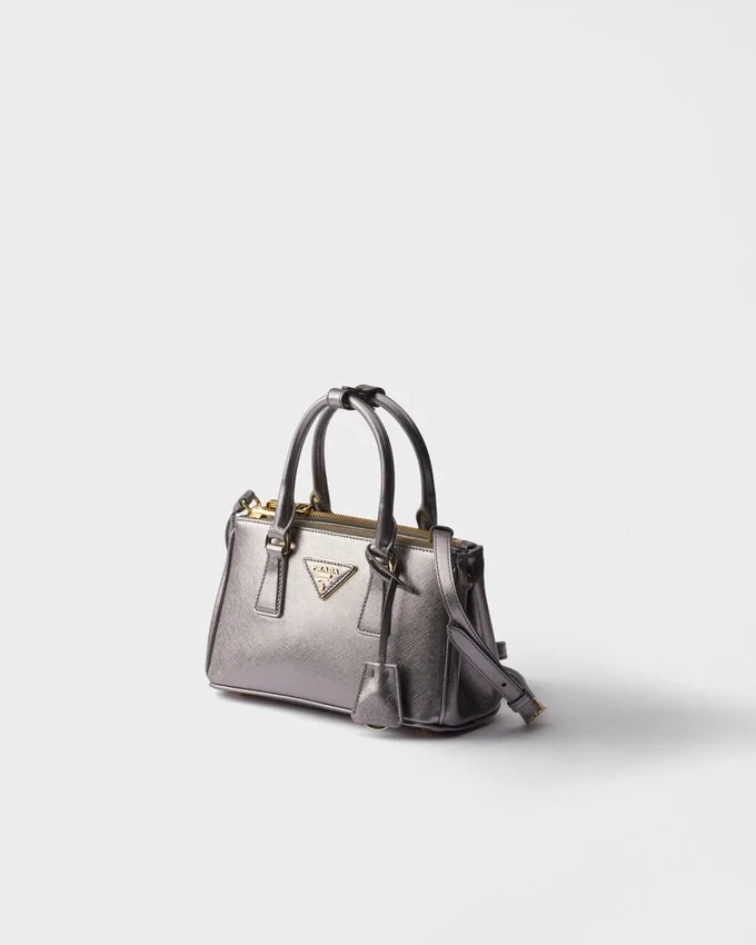 Μίνι τσάντα Prada Galleria από δέρμα Saffiano με γυαλιστερή επιφάνεια Μίνι τσάντα Prada Galleria από δέρμα Saffiano με γυαλιστερή επιφάνεια