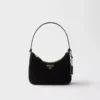 Μίνι τσάντα Prada Re-Edition 2005 από σουέτ Μίνι τσάντα Prada Re-Edition 2005 από σουέτ