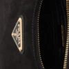 Μίνι τσάντα Prada Re-Edition 2005 από σουέτ Μίνι τσάντα Prada Re-Edition 2005 από σουέτ