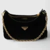 Μίνι τσάντα Prada Re-Edition από βελούδο Μίνι τσάντα Prada Re-Edition από βελούδο