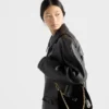 Μίνι τσάντα Prada Re-Edition από βελούδο Μίνι τσάντα Prada Re-Edition από βελούδο