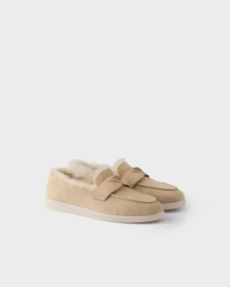 Μοκασίνια από σουέτ και shearling Μοκασίνια από σουέτ και shearling