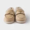 Μοκασίνια από σουέτ και shearling Μοκασίνια από σουέτ και shearling