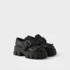 Monolith δερμάτινα loafers με καρφιά Monolith δερμάτινα loafers με καρφιά