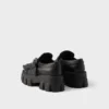 Monolith δερμάτινα loafers με καρφιά Monolith δερμάτινα loafers με καρφιά