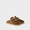 Μούλες από σουέτ και shearling Μούλες από σουέτ και shearling
