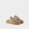 Μούλες από σουέτ και shearling Μούλες από σουέτ και shearling