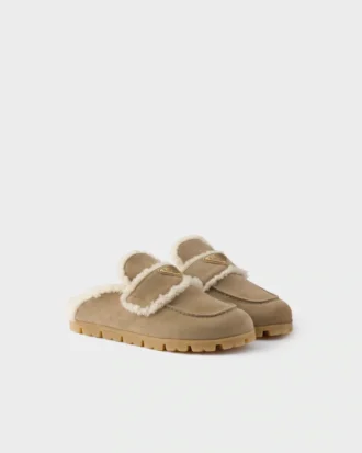 Μούλες από σουέτ και shearling