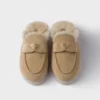 Μούλες από σουέτ και shearling Μούλες από σουέτ και shearling