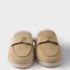 Μούλες από σουέτ και shearling Μούλες από σουέτ και shearling