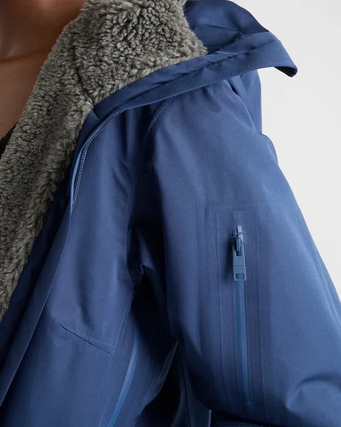 Μπουφάν Blouson από τεχνικό ύφασμα με κουκούλα Μπουφάν Blouson από τεχνικό ύφασμα με κουκούλα