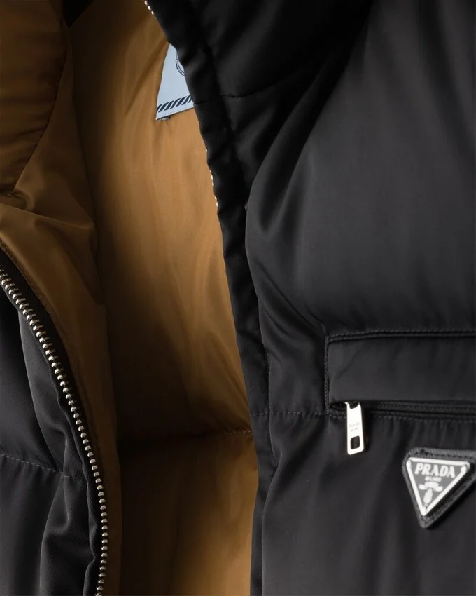 Μπουφάν με πούπουλα από Re-Nylon Μπουφάν με πούπουλα από Re-Nylon