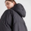 Oversized τεχνικό παλτό από Re-Nylon με πούπουλα Oversized τεχνικό παλτό από Re-Nylon με πούπουλα