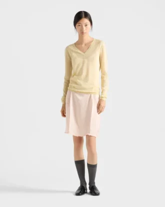 Παλαιό σατέν φόρεμα Παλαιό σατέν φόρεμα