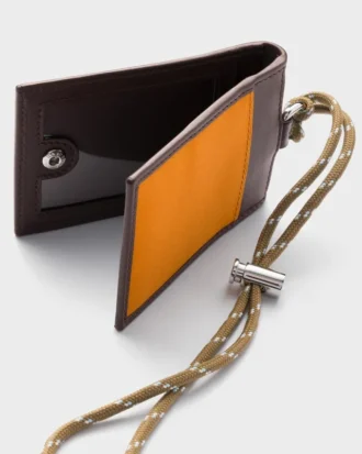 Πορτοφόλι καρτών Prada Speedrock από Re-Nylon και δέρμα με λουράκι