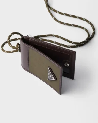 Πορτοφόλι καρτών Prada Speedrock από Re-Nylon και δέρμα με λουράκι