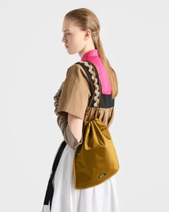 Πορτοφόλι Prada Wish από μετάξι Duchesse Πορτοφόλι Prada Wish από μετάξι Duchesse