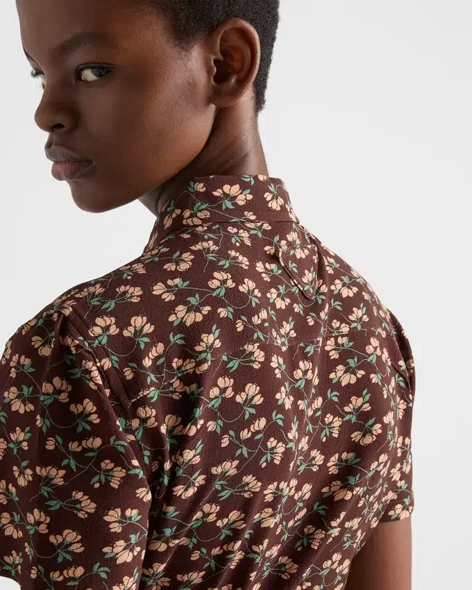 Πουκάμισο με κοντά μανίκια και floral print από ζορζέτ Πουκάμισο με κοντά μανίκια και floral print από ζορζέτ