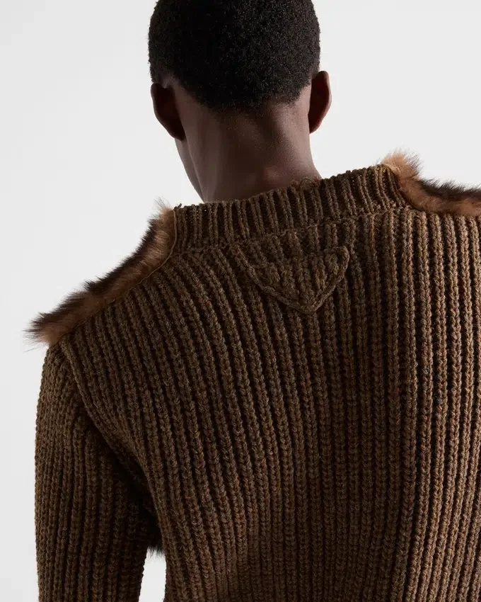 Πουλόβερ από μαλλί και shearling Πουλόβερ από μαλλί και shearling