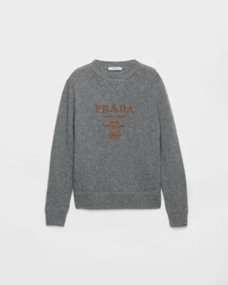 Πουλόβερ με λαιμόκοψη και λογότυπο Prada από κασμίρ και μαλλί