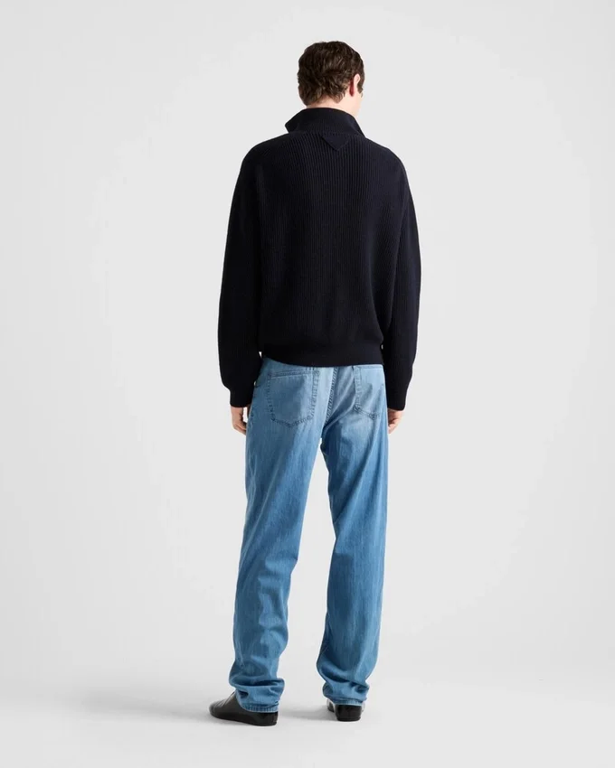 Πουλόβερ πόλο από κασμίρ σε oversized μέγεθος Πουλόβερ πόλο από κασμίρ σε oversized μέγεθος