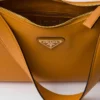 Prada Aimae Μεσαίου Μεγέθους Δερμάτινη Τσάντα Ώμου