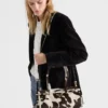 Prada Bonnie Μεσαίου μεγέθους τσάντα από δέρμα με τύπωμα Prada Bonnie Μεσαίου μεγέθους τσάντα από δέρμα με τύπωμα