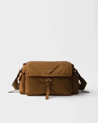 Prada Explore Μεγάλη τσάντα ώμου Re-Nylon με πτερύγιο