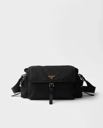 Prada Explore Μεγάλη τσάντα ώμου Re-Nylon με πτερύγιο