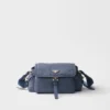 Prada Explore Μεσαία τσάντα ώμου από Re-Nylon με πτερύγιο