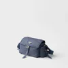 Prada Explore Μεσαία τσάντα ώμου από Re-Nylon με πτερύγιο
