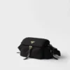 Prada Explore Μεσαία τσάντα ώμου από Re-Nylon με πτερύγιο Prada Explore Μεσαία τσάντα ώμου από Re-Nylon με πτερύγιο