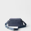 Prada Explore Μεσαία τσάντα ώμου από Re-Nylon με πτερύγιο