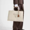 Prada Jardiniare Εξαιρετικά μεγάλη τσάντα tote από μείγμα λινού Prada Jardiniare Εξαιρετικά μεγάλη τσάντα tote από μείγμα λινού