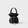 Prada Petit Sac Noir Μίνι τσάντα τύπου μπουκέτο από Re-Nylon και δέρμα Nappa Prada Petit Sac Noir Μίνι τσάντα τύπου μπουκέτο από Re-Nylon και δέρμα Nappa