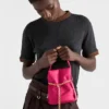 Prada Petit Sac Noir Μίνι τσάντα τύπου μπουκέτο από Re-Nylon και δέρμα Nappa Prada Petit Sac Noir Μίνι τσάντα τύπου μπουκέτο από Re-Nylon και δέρμα Nappa