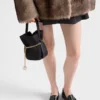 Prada Petit Sac Noir Μίνι τσάντα τύπου μπουκέτο από Re-Nylon και δέρμα Nappa Prada Petit Sac Noir Μίνι τσάντα τύπου μπουκέτο από Re-Nylon και δέρμα Nappa