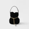 Prada Petit Sac Noir Μίνι τσάντα τύπου μπουκέτο από βελούδο και δέρμα Nappa Prada Petit Sac Noir Μίνι τσάντα τύπου μπουκέτο από βελούδο και δέρμα Nappa