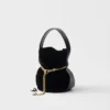 Prada Petit Sac Noir Μίνι τσάντα τύπου μπουκέτο από βελούδο και δέρμα Nappa Prada Petit Sac Noir Μίνι τσάντα τύπου μπουκέτο από βελούδο και δέρμα Nappa