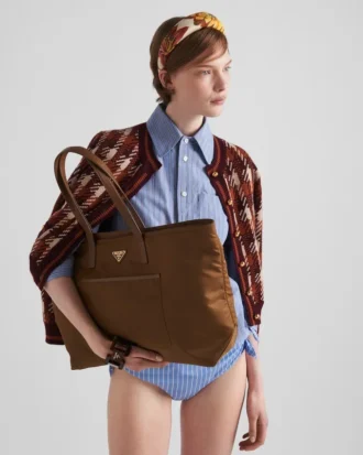 Prada Re-Edition 1978 Μεγάλη τσάντα tote από Re-Nylon και δέρμα Saffiano