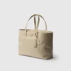 Prada Re-Edition 1978 Μεγάλη τσάντα tote από Re-Nylon και δέρμα Saffiano Prada Re-Edition 1978 Μεγάλη τσάντα tote από Re-Nylon και δέρμα Saffiano
