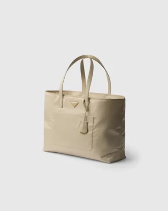Prada Re-Edition 1978 Μεγάλη τσάντα tote από Re-Nylon και δέρμα Saffiano