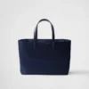 Prada Re-Edition 1978 Μεγάλη τσάντα tote από Re-Nylon και δέρμα Saffiano Prada Re-Edition 1978 Μεγάλη τσάντα tote από Re-Nylon και δέρμα Saffiano