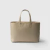 Prada Re-Edition 1978 Μεγάλη τσάντα tote από Re-Nylon και δέρμα Saffiano Prada Re-Edition 1978 Μεγάλη τσάντα tote από Re-Nylon και δέρμα Saffiano