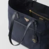 Prada Re-Edition 1978 Μεγάλη τσάντα tote από Re-Nylon και δέρμα Saffiano Prada Re-Edition 1978 Μεγάλη τσάντα tote από Re-Nylon και δέρμα Saffiano