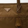 Prada Re-Edition 1978 Μεγάλη τσάντα tote από Re-Nylon και δέρμα Saffiano Prada Re-Edition 1978 Μεγάλη τσάντα tote από Re-Nylon και δέρμα Saffiano