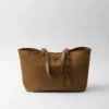 Prada Re-Edition 1978 Μεσαίου μεγέθους τσάντα tote από Re-Nylon και δέρμα Saffiano Prada Re-Edition 1978 Μεσαίου μεγέθους τσάντα tote από Re-Nylon και δέρμα Saffiano