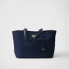 Prada Re-Edition 1978 Μεσαίου μεγέθους τσάντα tote από Re-Nylon και δέρμα Saffiano Prada Re-Edition 1978 Μεσαίου μεγέθους τσάντα tote από Re-Nylon και δέρμα Saffiano